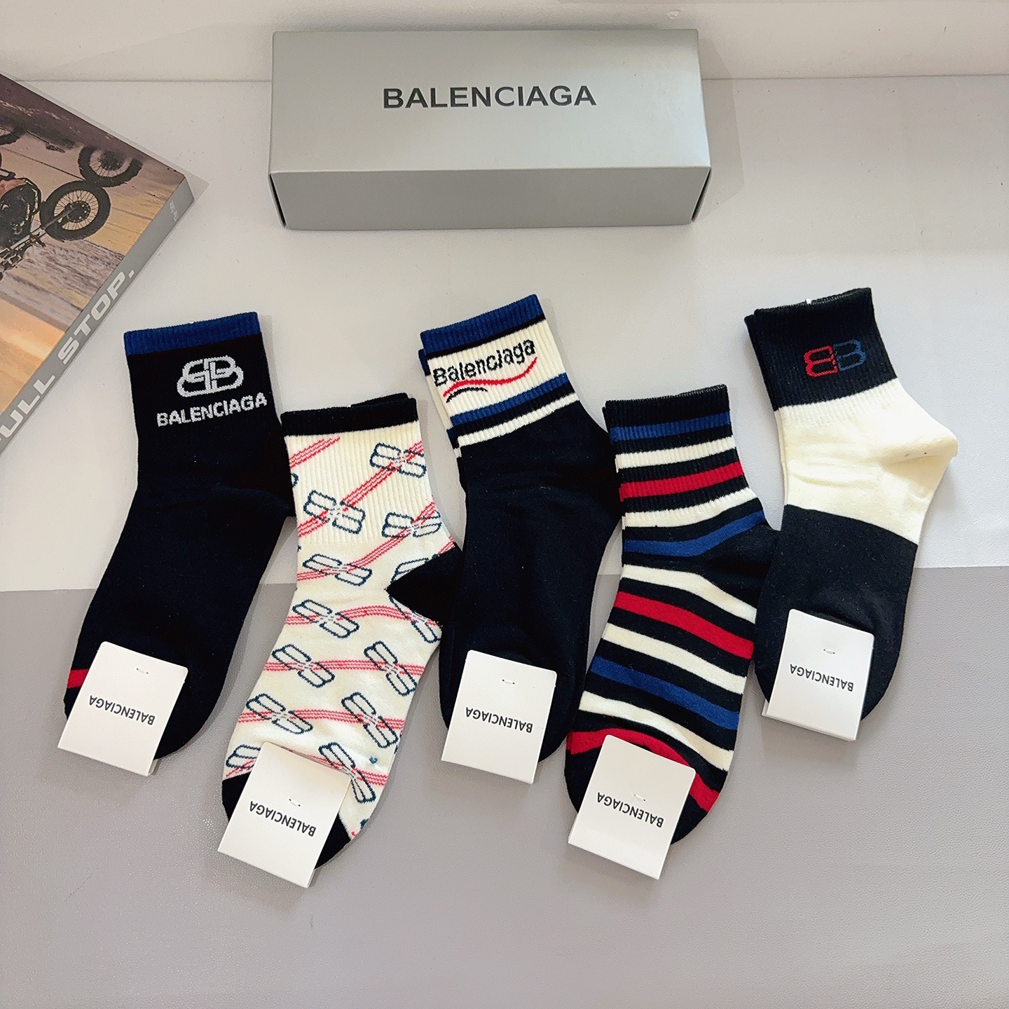 配包装【一盒5双】BALENCIAGA 巴黎世家 新款中筒袜子🔥潮人必不可少的时尚专柜代购袜子 ，超级时
