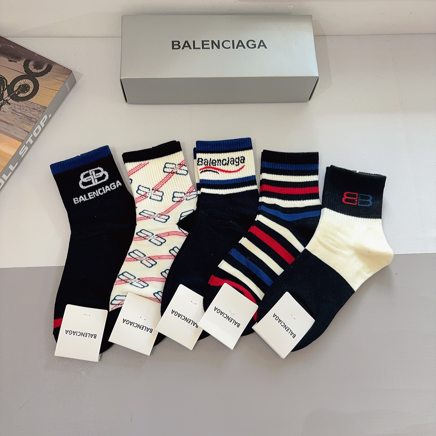 配包装【一盒5双】BALENCIAGA 巴黎世家 新款中筒袜子🔥潮人必不可少的时尚专柜代购袜子 ，超级时