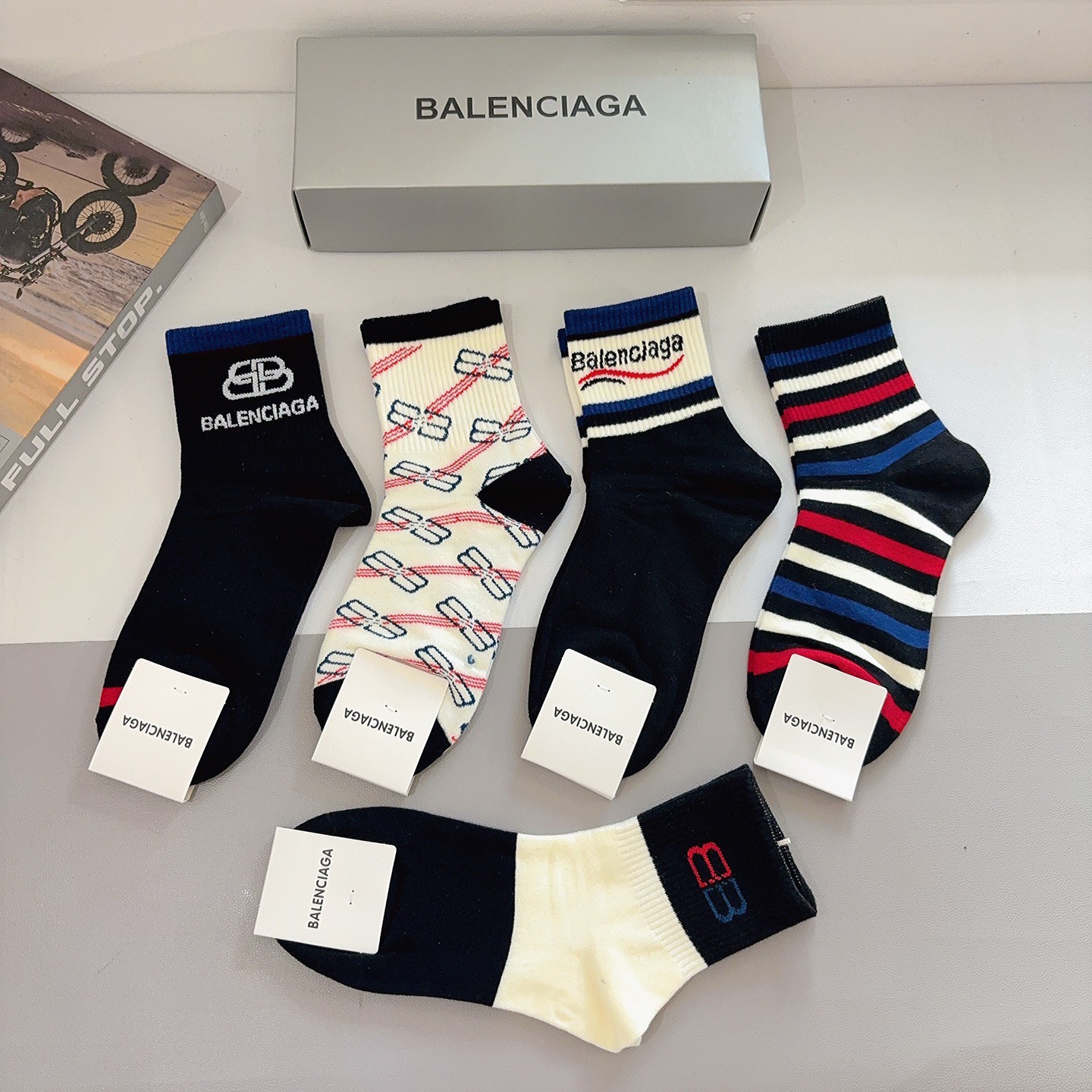 配包装【一盒5双】BALENCIAGA 巴黎世家 新款中筒袜子🔥潮人必不可少的时尚专柜代购袜子 ，超级时