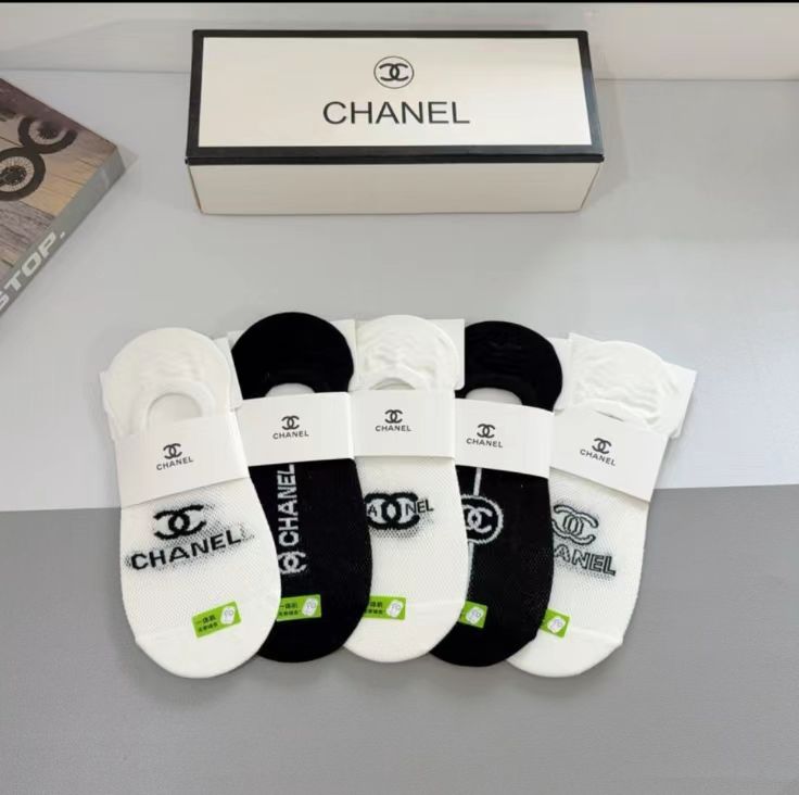 配包装（一盒5双）CHANEL 香奈儿经典袜子❗️高版本竹棉材质、经典双C图案logo，专柜同步袜子❗️