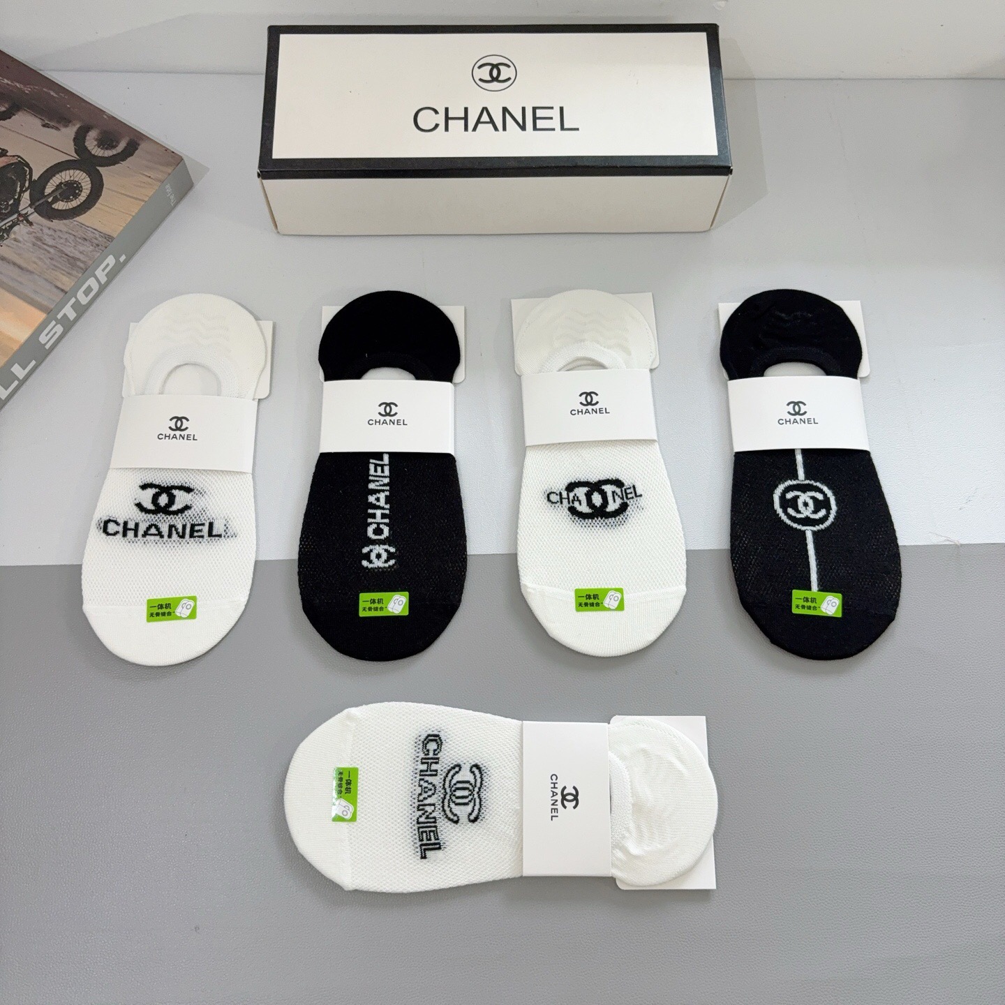 配包装（一盒5双）CHANEL 香奈儿经典袜子❗️高版本竹棉材质、经典双C图案logo，专柜同步袜子❗️