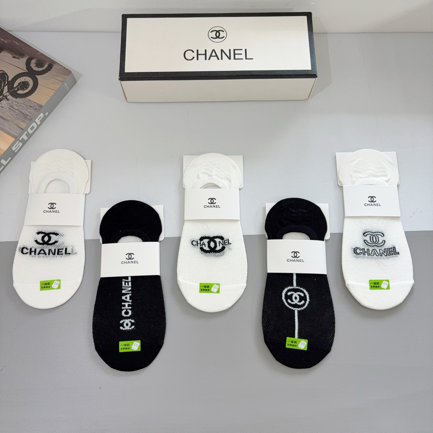 配包装（一盒5双）CHANEL 香奈儿经典袜子❗️高版本竹棉材质、经典双C图案logo，专柜同步袜子❗️