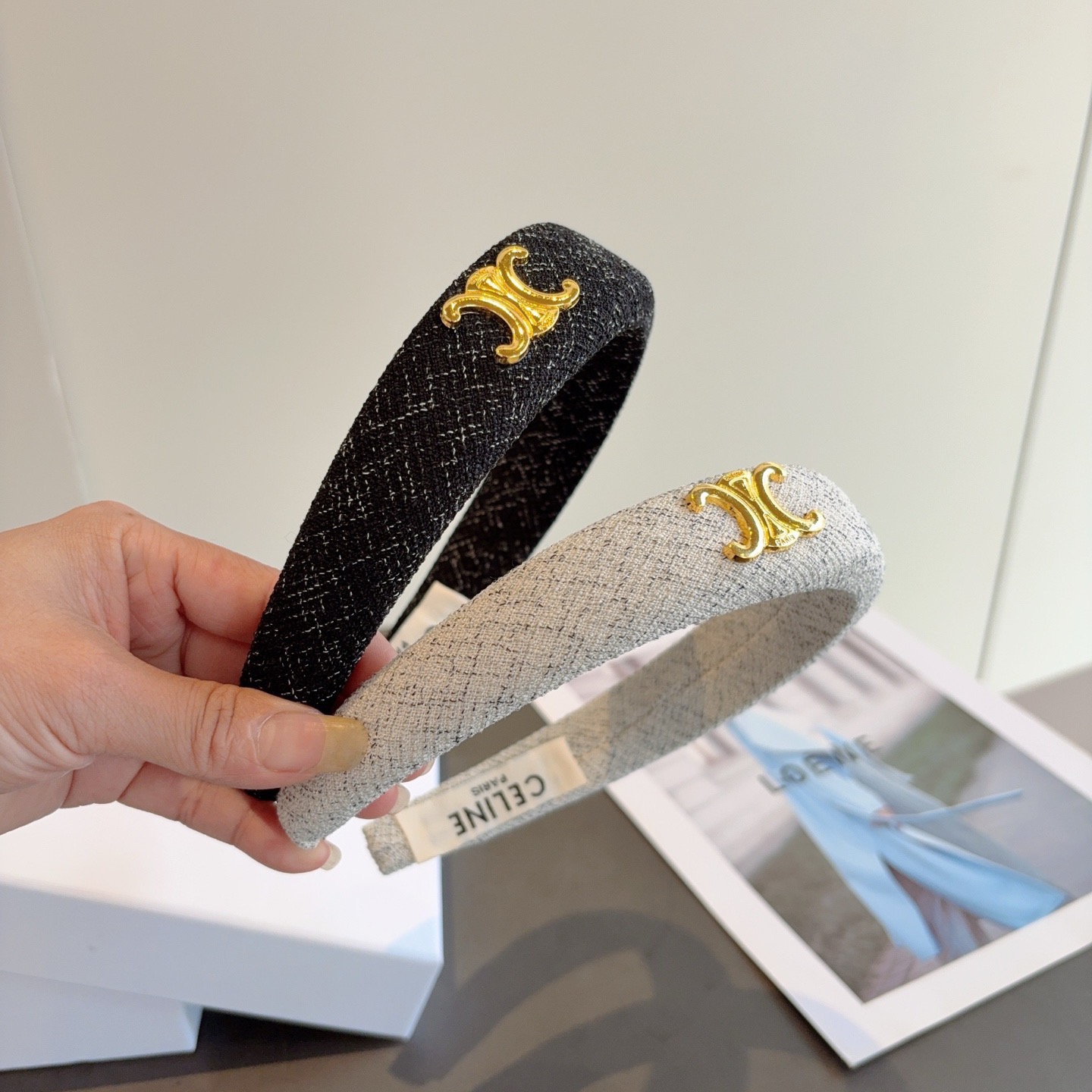 NO:770140,Comes with packaging CELINE Internet celebrity popular satin headband, comfortable and stress-free to wear, a must-have headband to match the style!  Very fashionable and versatile!  A must-have for goddesses!  Celebrity style. Hairpins, hairpins, celine, celine, hairpins19860909配包装 CELINE（赛琳）网红爆款缎面发箍 佩戴舒适无压力,造型搭配必备头箍！非常时尚百搭！女神必备！名媛范儿.发夹,发夹,celine,celine,hairpins,accessory