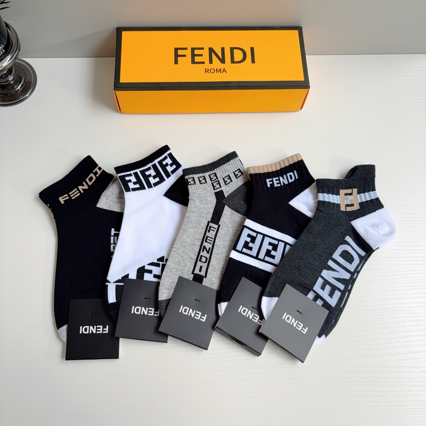 配包装（一盒5双）FENDI 芬迪 字母双Ｆ新款船袜 短筒袜子，💓实用好穿 柔软透气，时尚百搭款，大牌出