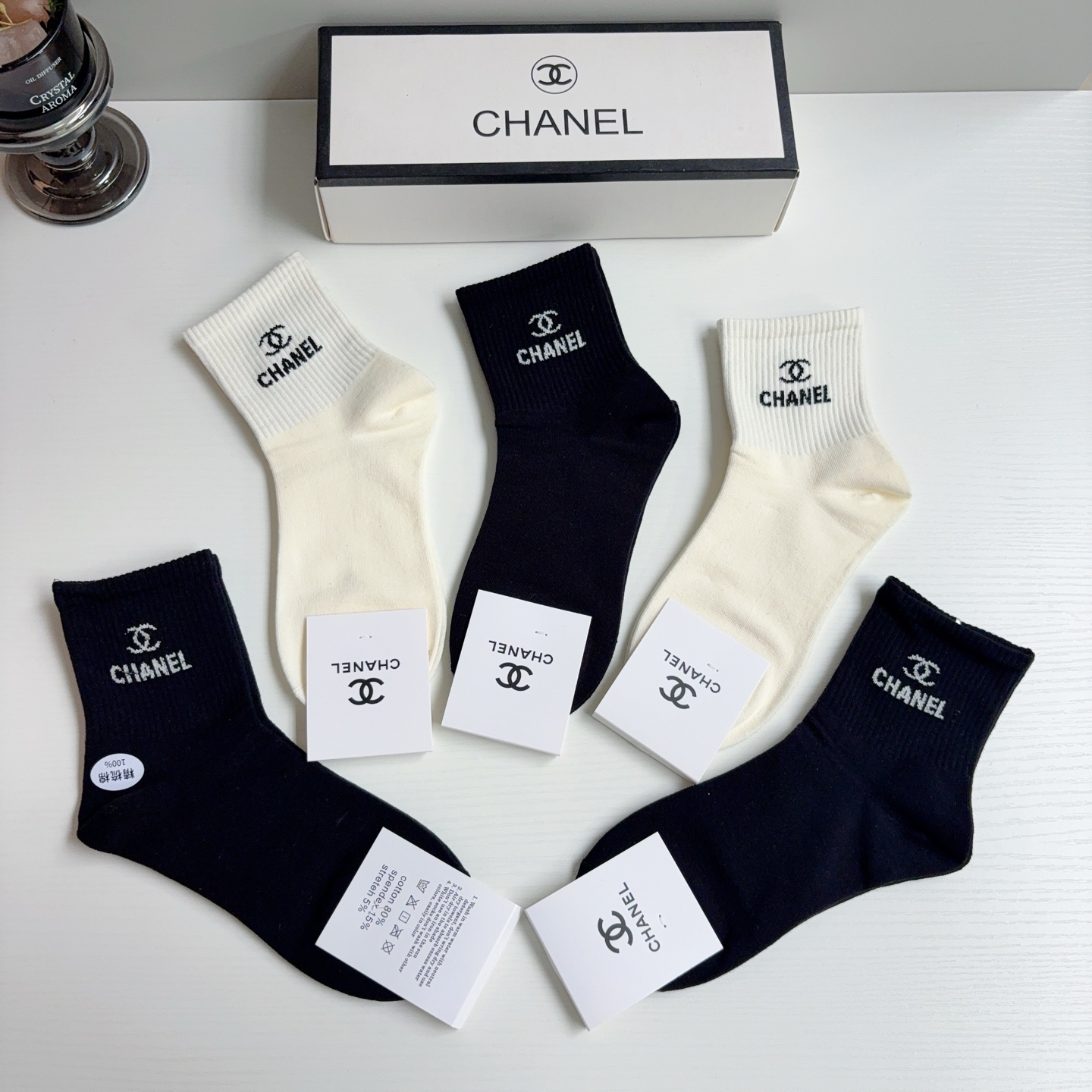 配包装（一盒5双）CHANEL 香奈儿经典袜子❗️纯棉材质柔软，经典双C图案logo，专柜同步中筒袜子❗
