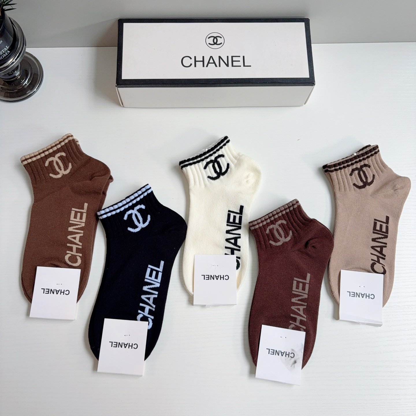 配包装（一盒5双）CHANEL 香奈儿经典袜子❗️纯棉材质短筒袜子经典双C图案logo ！