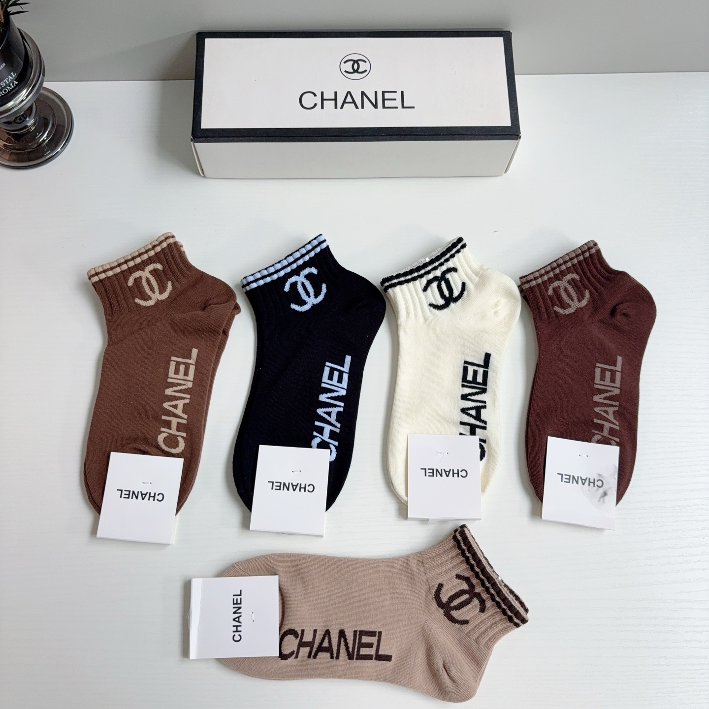 配包装（一盒5双）CHANEL 香奈儿经典袜子❗️纯棉材质短筒袜子经典双C图案logo ！