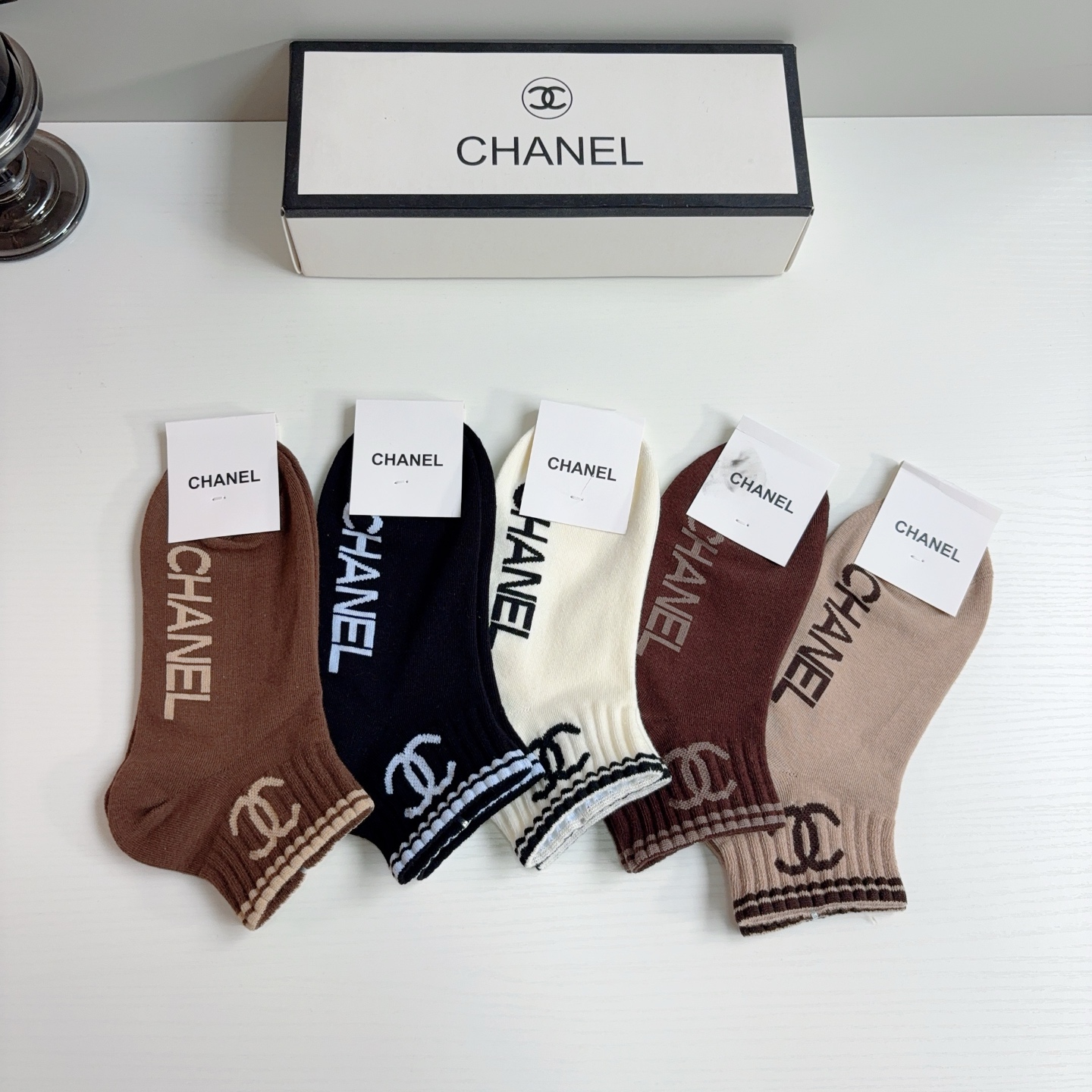 配包装（一盒5双）CHANEL 香奈儿经典袜子❗️纯棉材质短筒袜子经典双C图案logo ！