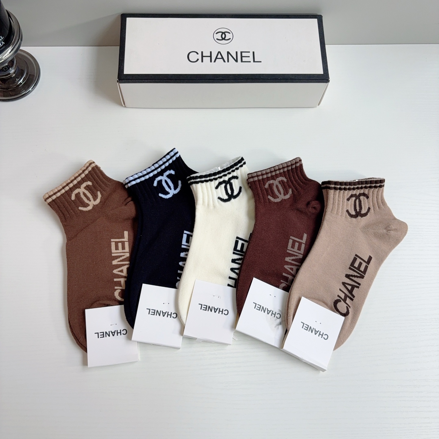 配包装（一盒5双）CHANEL 香奈儿经典袜子❗️纯棉材质短筒袜子经典双C图案logo ！