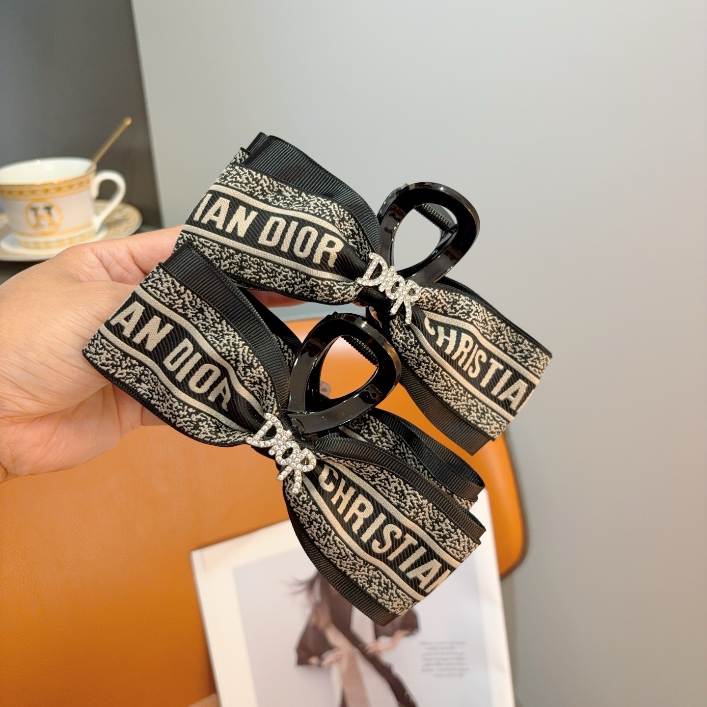 NO:853478,Comes with packaging Dior (Dior) high version of the new classic grabber duckbill clip, the same style as the star, a must-have item for goddesses, very versatile, fashionable hair clip!  hairpins,hairpins,dior,dior,hairpins19860909配包装 Dior（迪奥） 高版本新款经典抓夹鸭嘴夹,明星同款 女神必备单品,非常百搭,时尚发夹！发夹,发夹,dior,dior,hairpins,accessory