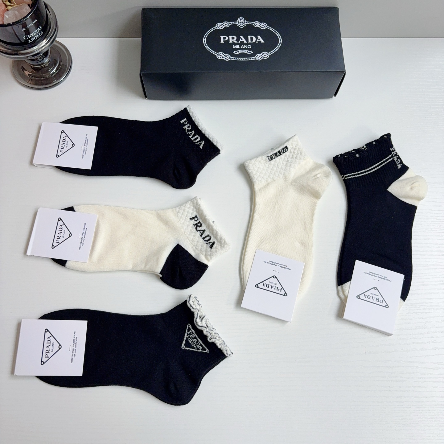 配包装（一盒5双） PRADA 普拉达 新款短筒袜子，纯棉面料，经典三角标logo 个性时尚百搭款，你值