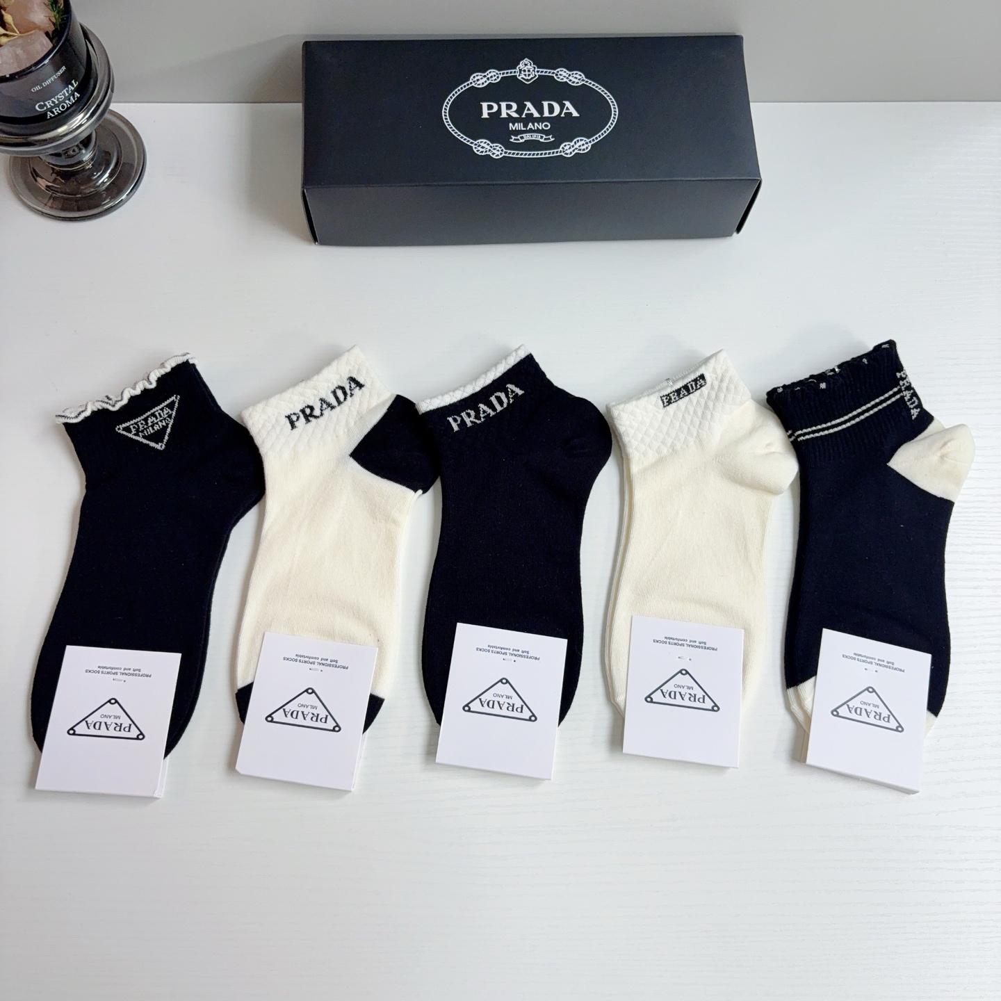 配包装（一盒5双） PRADA 普拉达 新款短筒袜子，纯棉面料，经典三角标logo 个性时尚百搭款，你值