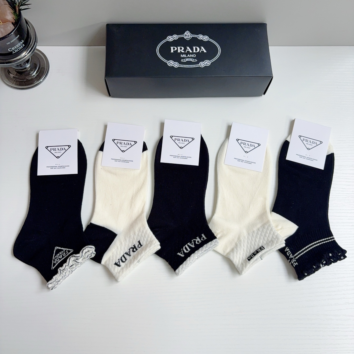 配包装（一盒5双） PRADA 普拉达 新款短筒袜子，纯棉面料，经典三角标logo 个性时尚百搭款，你值
