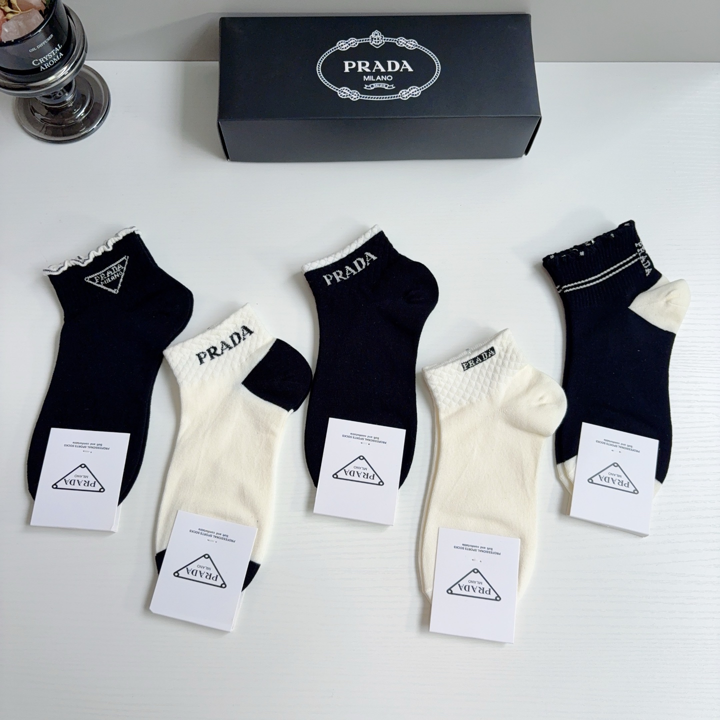 配包装（一盒5双） PRADA 普拉达 新款短筒袜子，纯棉面料，经典三角标logo 个性时尚百搭款，你值