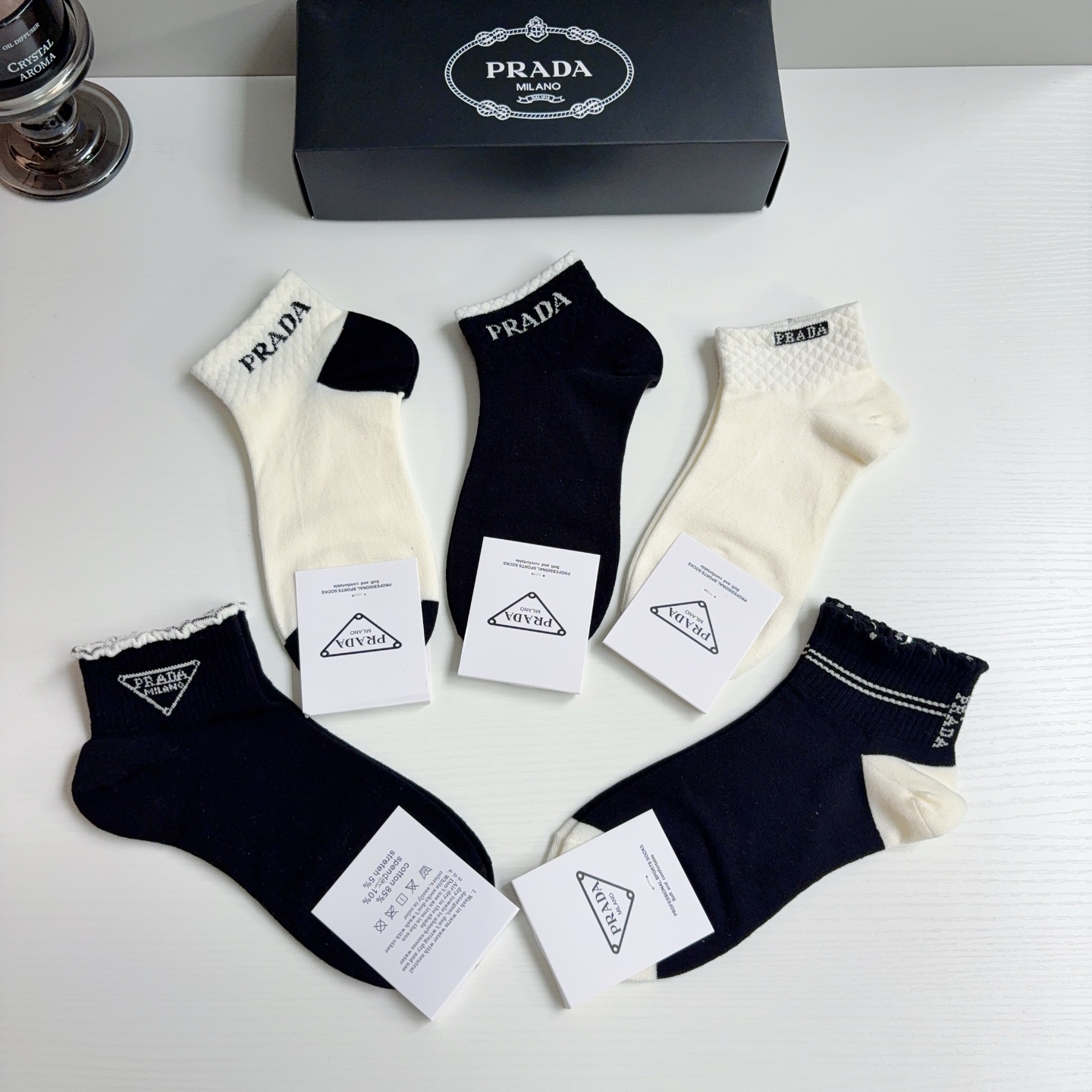 配包装（一盒5双） PRADA 普拉达 新款短筒袜子，纯棉面料，经典三角标logo 个性时尚百搭款，你值