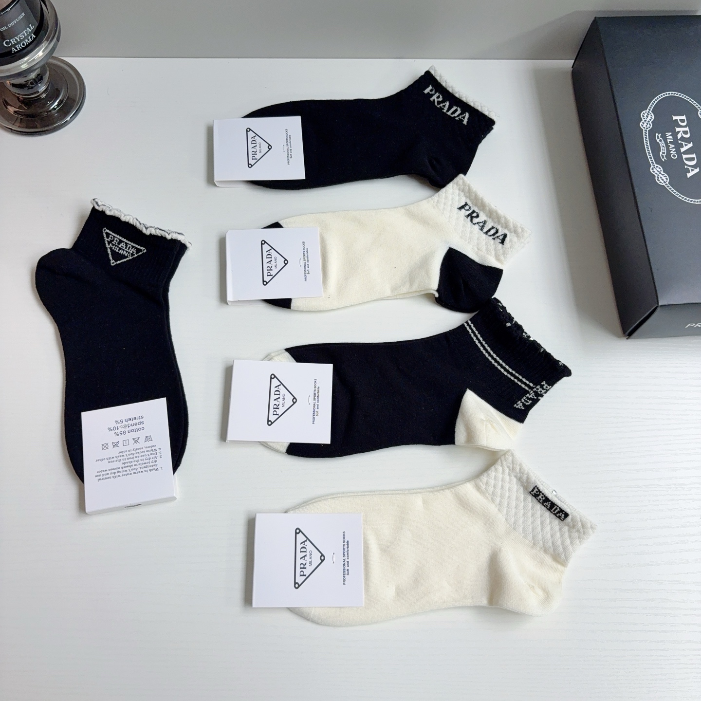 配包装（一盒5双） PRADA 普拉达 新款短筒袜子，纯棉面料，经典三角标logo 个性时尚百搭款，你值