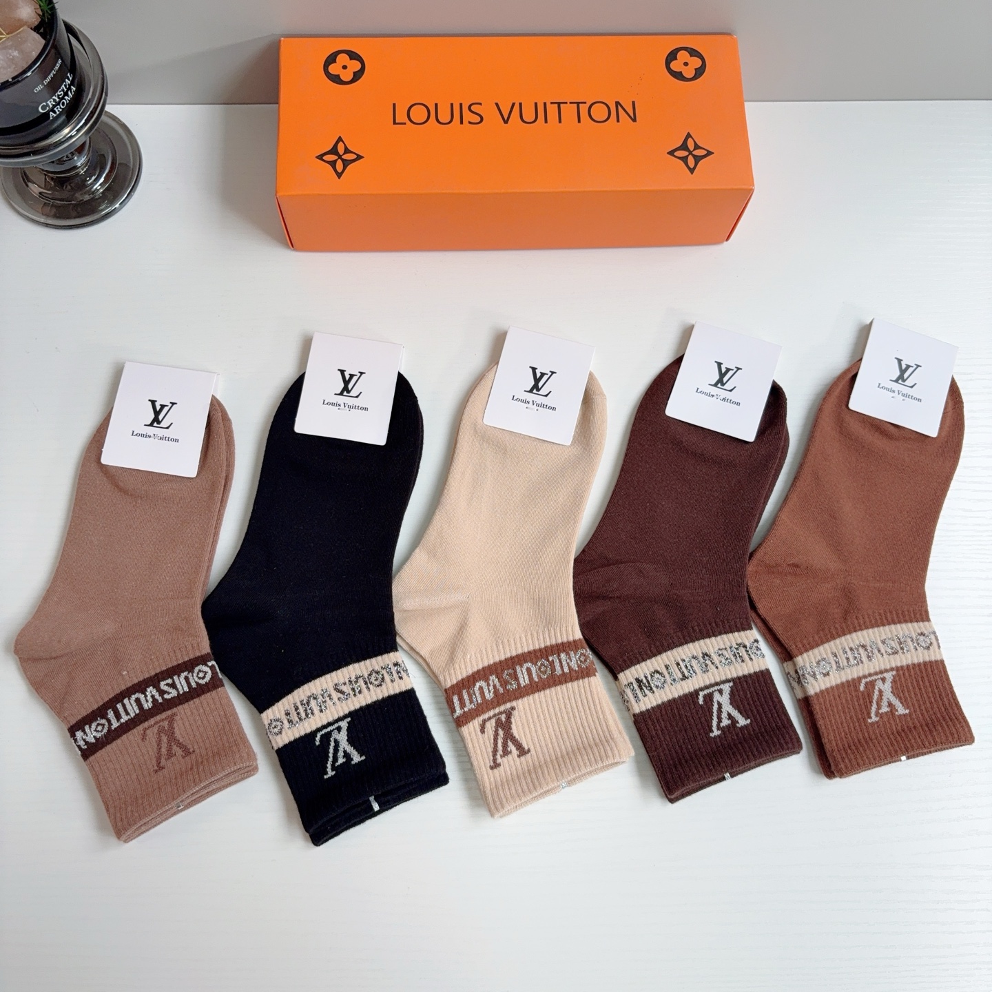 配包装（一盒5双） 🌟 LV 路易威登 超火爆小单品，纯棉面料中筒袜子，潮人必备 爆款，经典字母logo