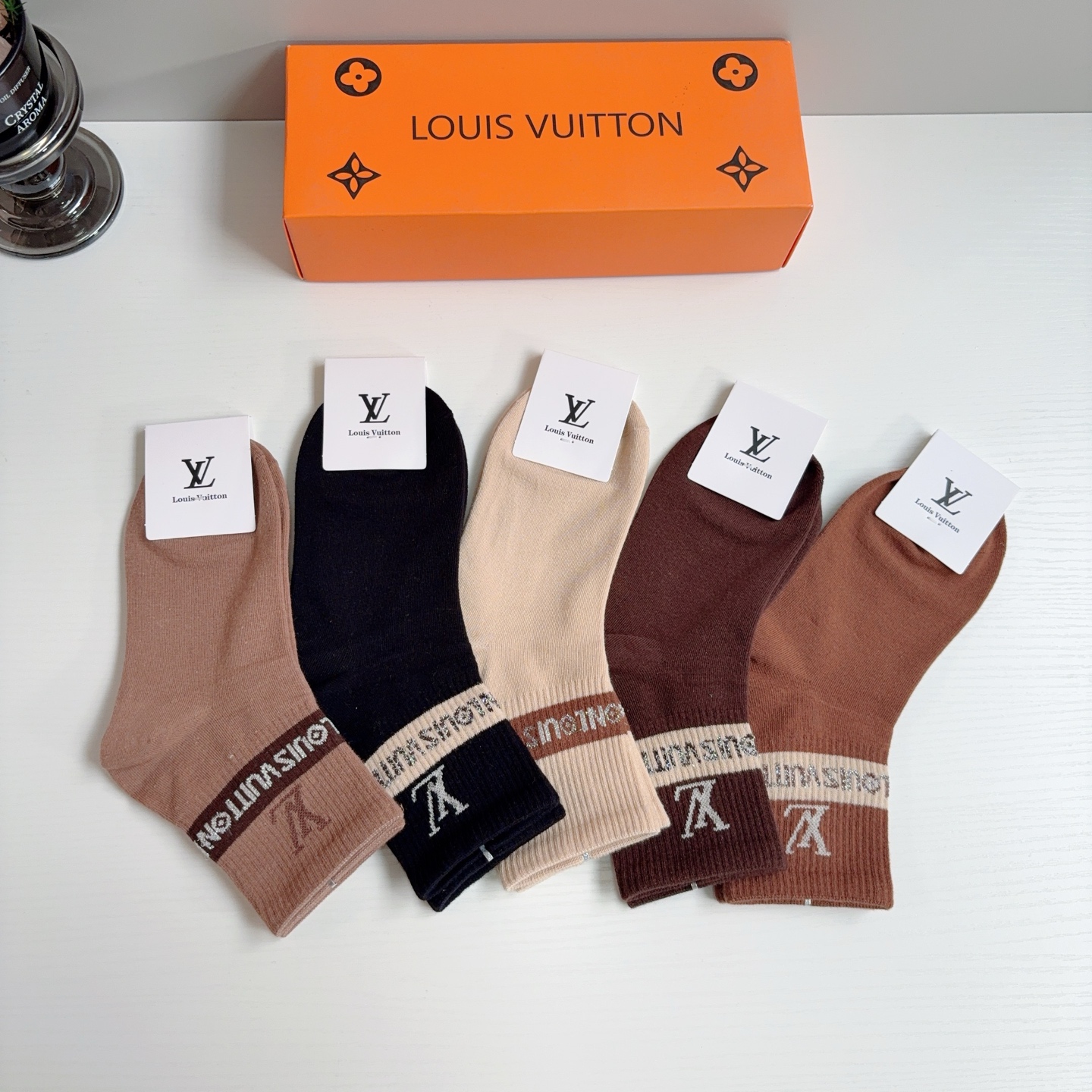 配包装（一盒5双） 🌟 LV 路易威登 超火爆小单品，纯棉面料中筒袜子，潮人必备 爆款，经典字母logo
