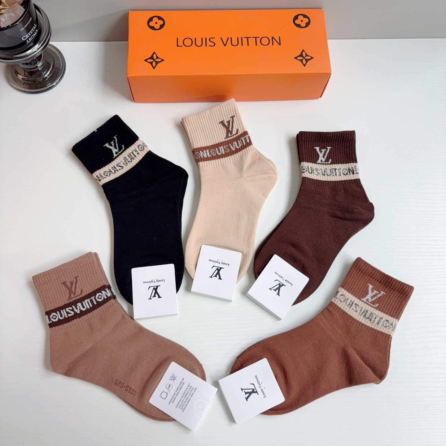 配包装（一盒5双） 🌟 LV 路易威登 超火爆小单品，纯棉面料中筒袜子，潮人必备 爆款，经典字母logo
