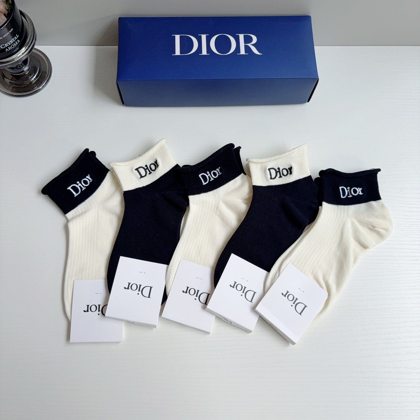 配包装（一盒5双） Dior 迪奥2026新款刺绣袜子！纯棉面料，火爆Ｄ字母图案短筒袜子，💛大牌出街，潮