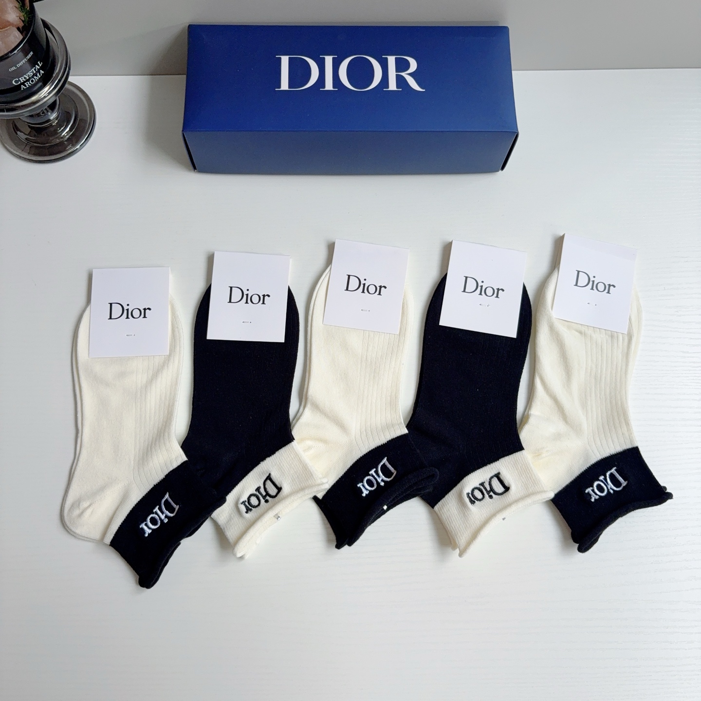 配包装（一盒5双） Dior 迪奥2026新款刺绣袜子！纯棉面料，火爆Ｄ字母图案短筒袜子，💛大牌出街，潮