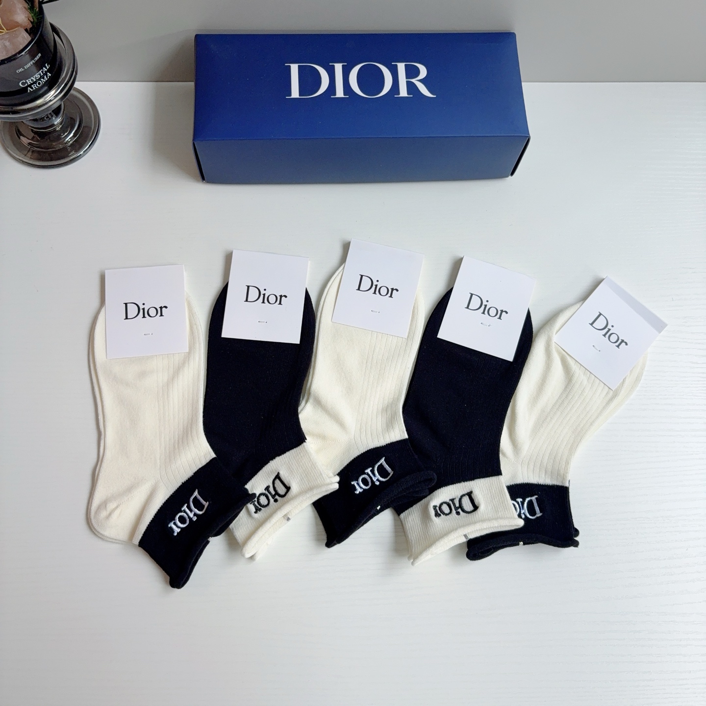 配包装（一盒5双） Dior 迪奥2026新款刺绣袜子！纯棉面料，火爆Ｄ字母图案短筒袜子，💛大牌出街，潮