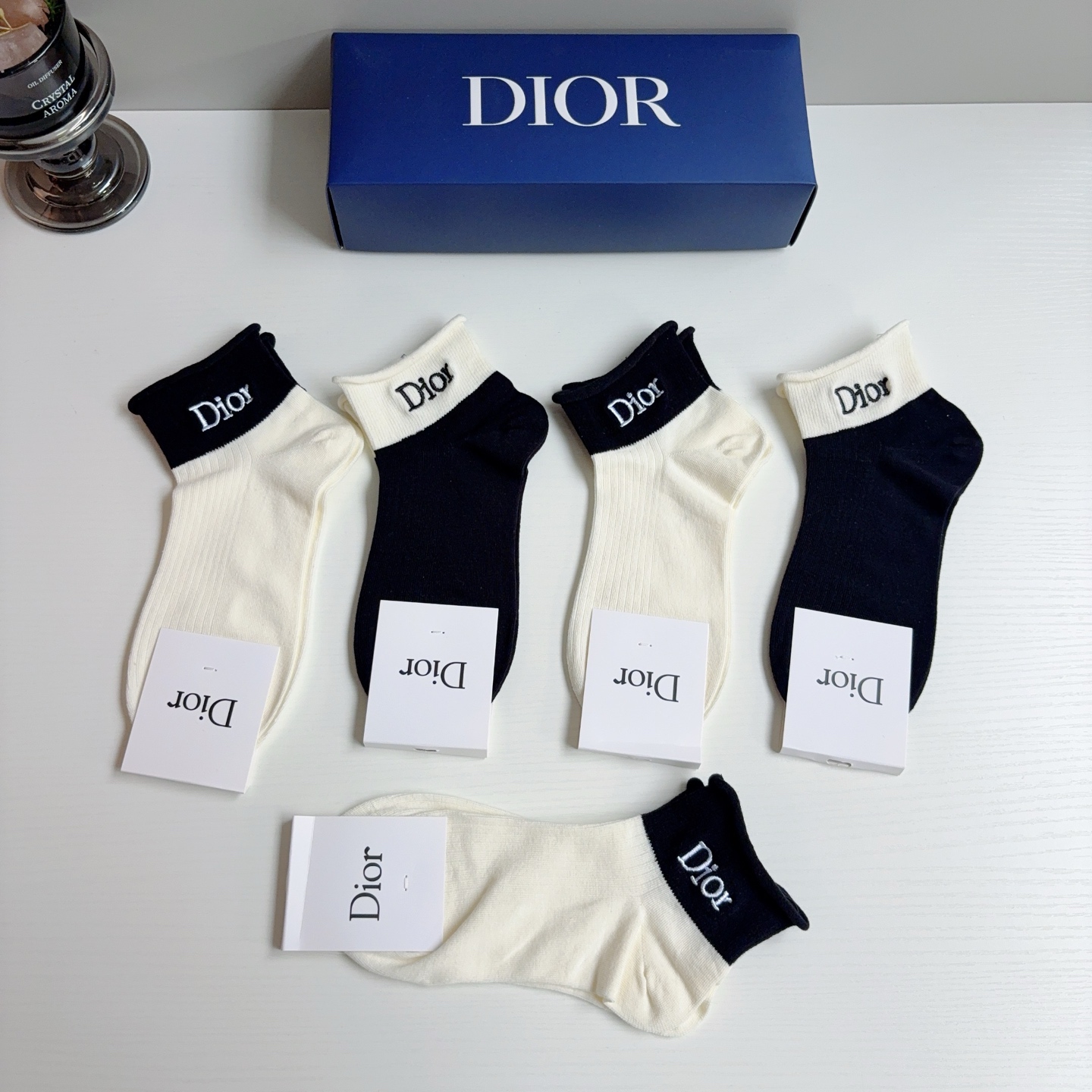 配包装（一盒5双） Dior 迪奥2026新款刺绣袜子！纯棉面料，火爆Ｄ字母图案短筒袜子，💛大牌出街，潮