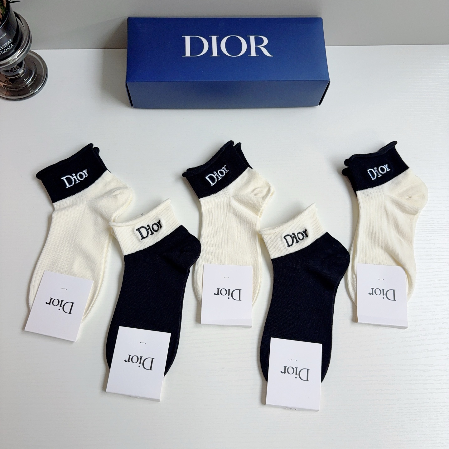 配包装（一盒5双） Dior 迪奥2026新款刺绣袜子！纯棉面料，火爆Ｄ字母图案短筒袜子，💛大牌出街，潮