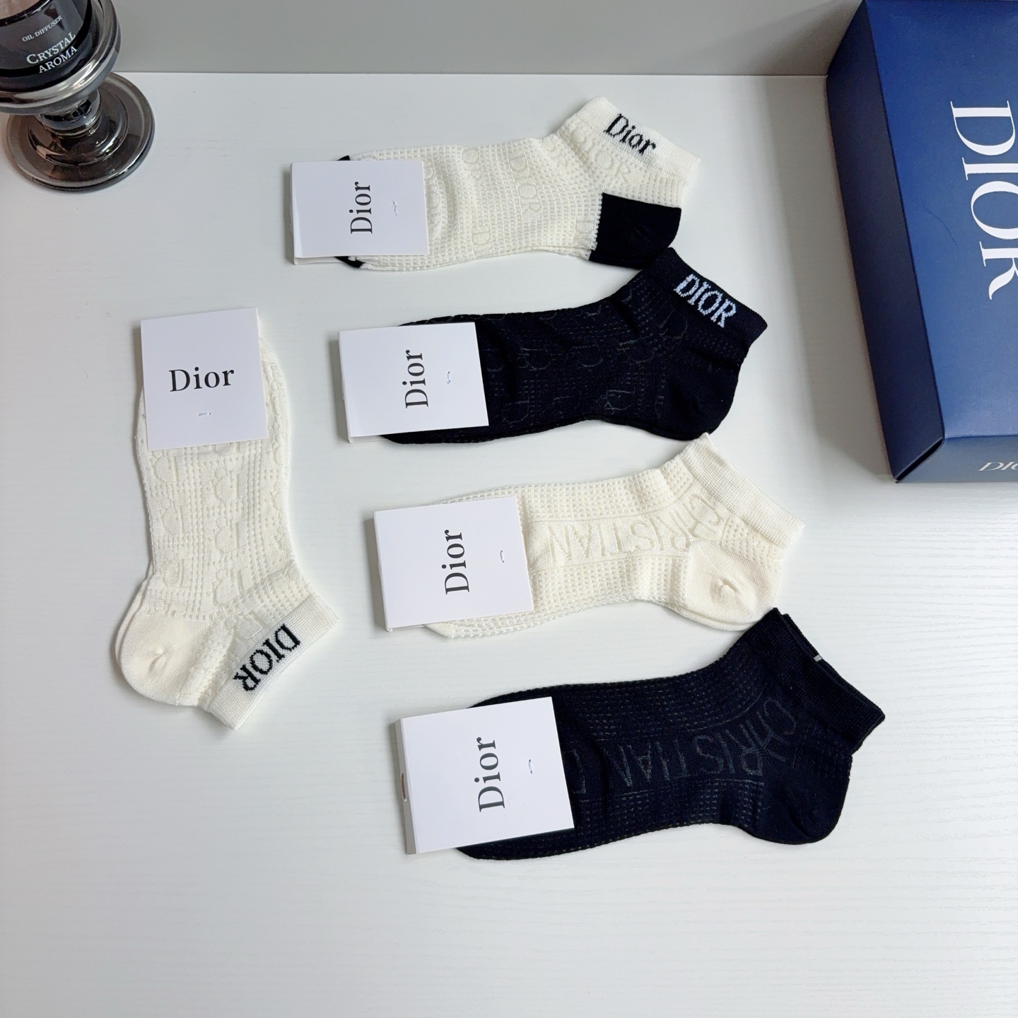 配包装（一盒5双） Dior （迪奥） 竹棉材质短筒袜子 潮人必备款，经典字母logo船袜，个性时尚百搭