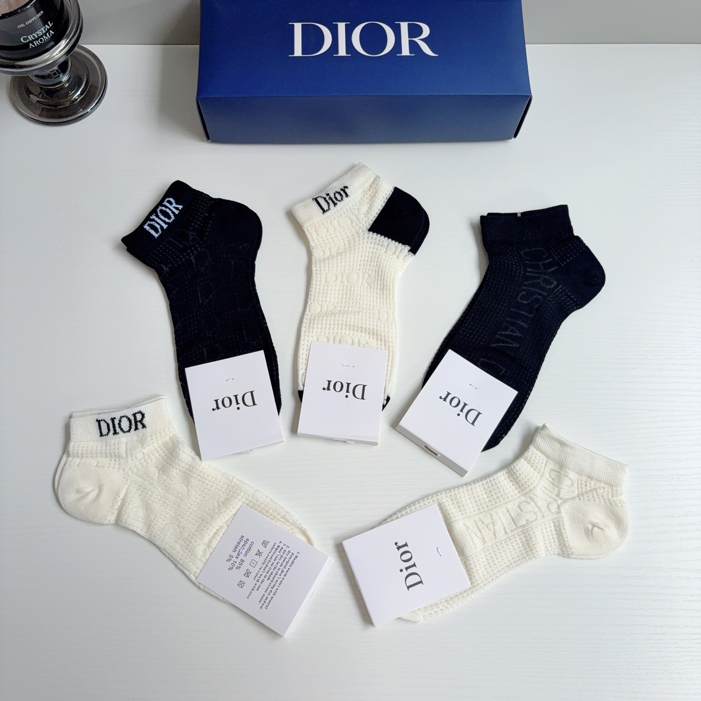 配包装（一盒5双） Dior （迪奥） 竹棉材质短筒袜子 潮人必备款，经典字母logo船袜，个性时尚百搭