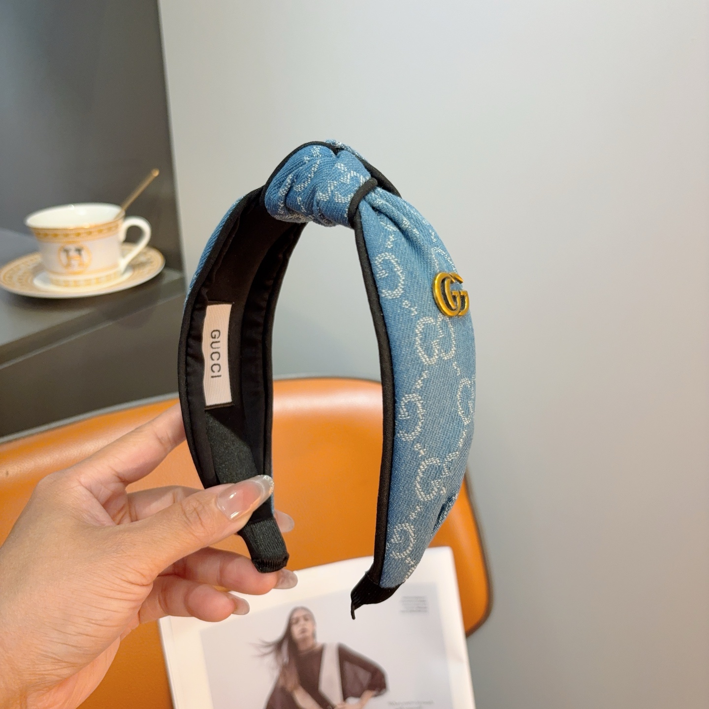 NO:853658,Comes with packaging Gucci Internet celebrity classic new denim knotted headband, a must-have headband for goddesses, very versatile, fashionable and trendy!  hairpins,hairpins,gucci,hairpins19860909配包装 Gucci古奇 网红经典新款牛仔布打结款发箍,女神必备单品头箍,非常百搭,时尚潮流款！发夹,发夹,gucci,hairpins,accessory