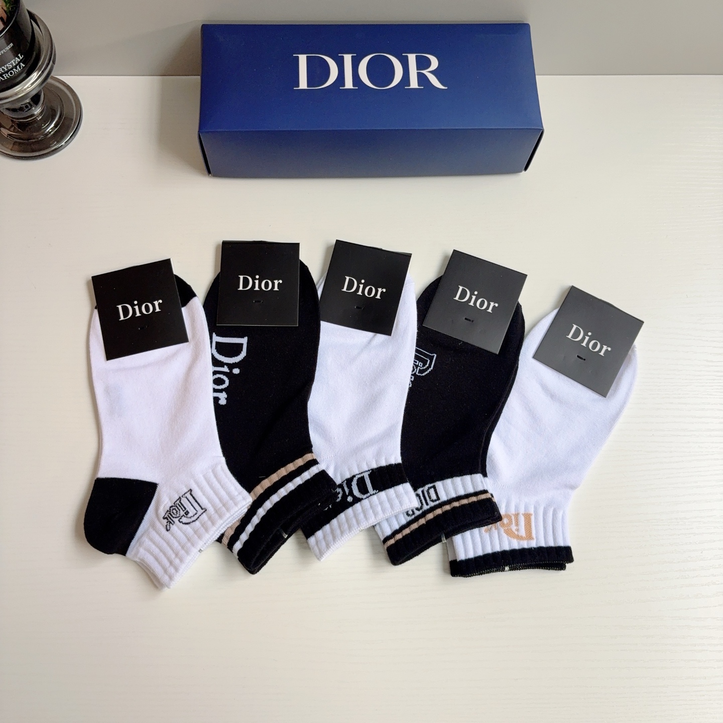 配包装（一盒5双）Dior 迪奥 新款字母罗口男款短筒袜子！经典字母专柜同步袜子，💛大牌出街，潮人必备🔥
