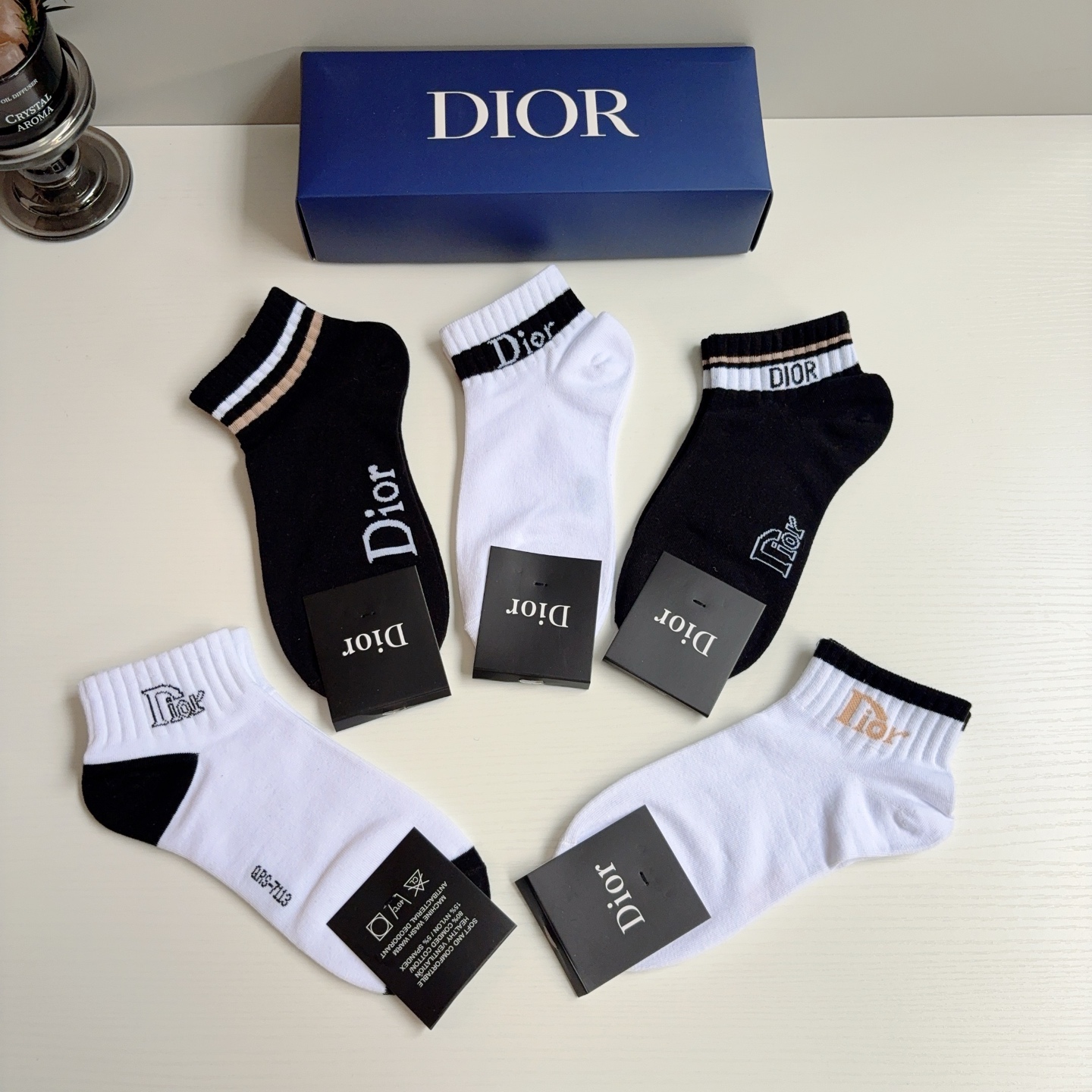 配包装（一盒5双）Dior 迪奥 新款字母罗口男款短筒袜子！经典字母专柜同步袜子，💛大牌出街，潮人必备🔥