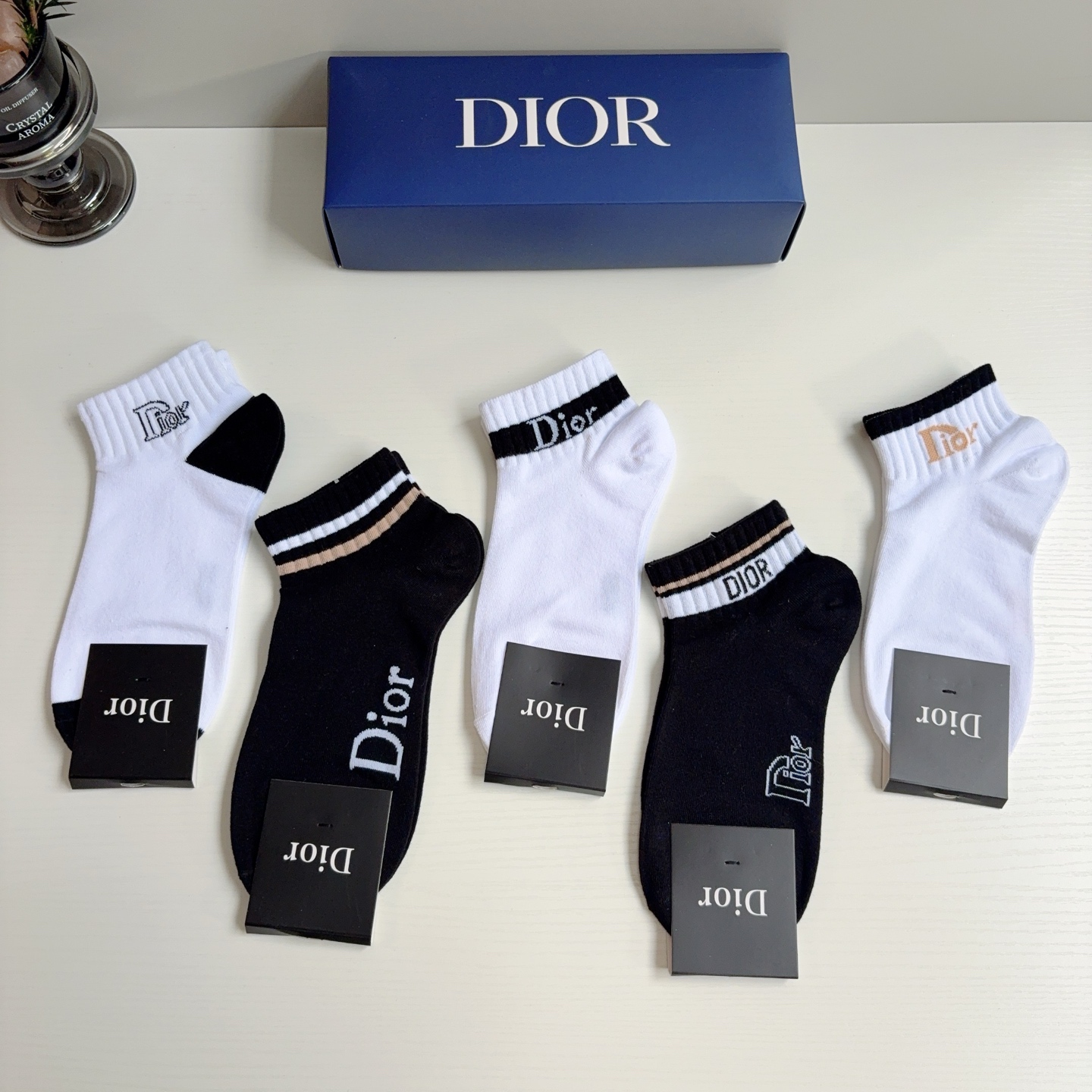 配包装（一盒5双）Dior 迪奥 新款字母罗口男款短筒袜子！经典字母专柜同步袜子，💛大牌出街，潮人必备🔥