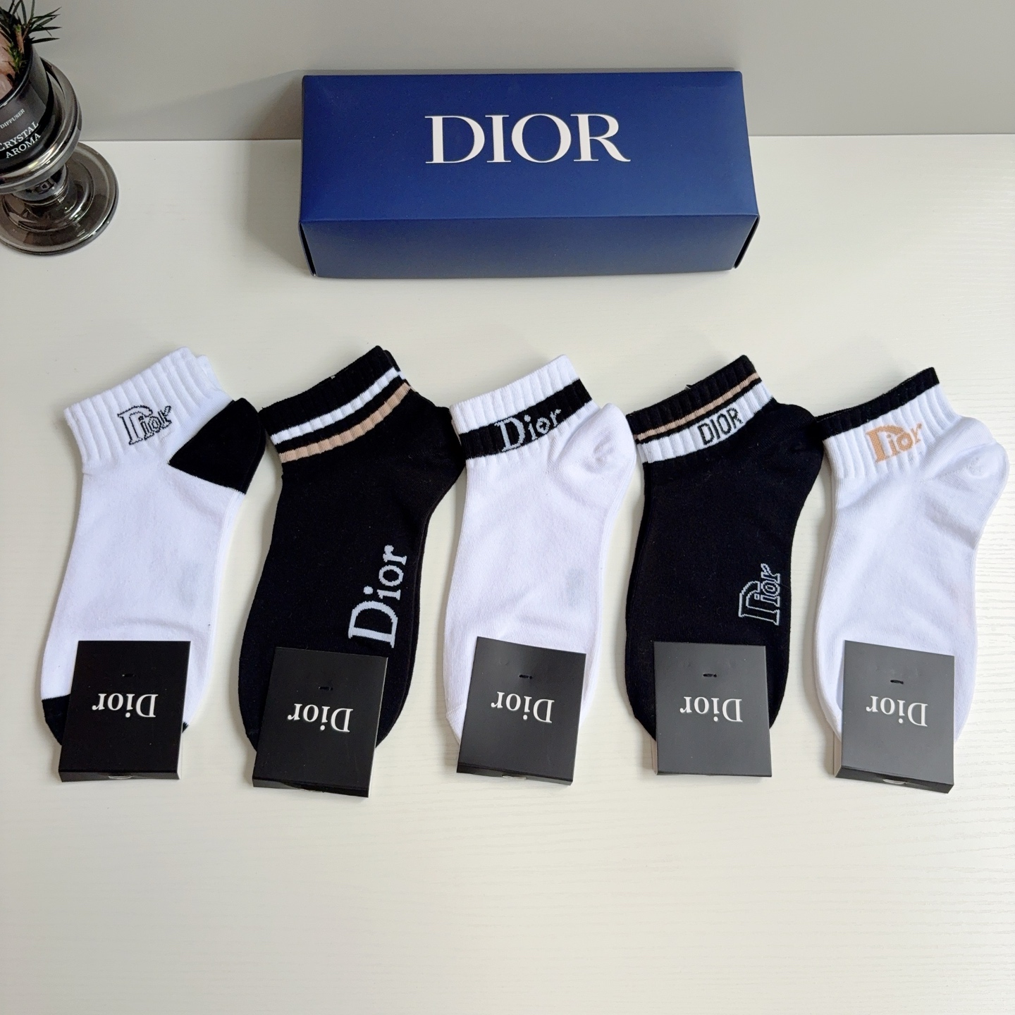 配包装（一盒5双）Dior 迪奥 新款字母罗口男款短筒袜子！经典字母专柜同步袜子，💛大牌出街，潮人必备🔥