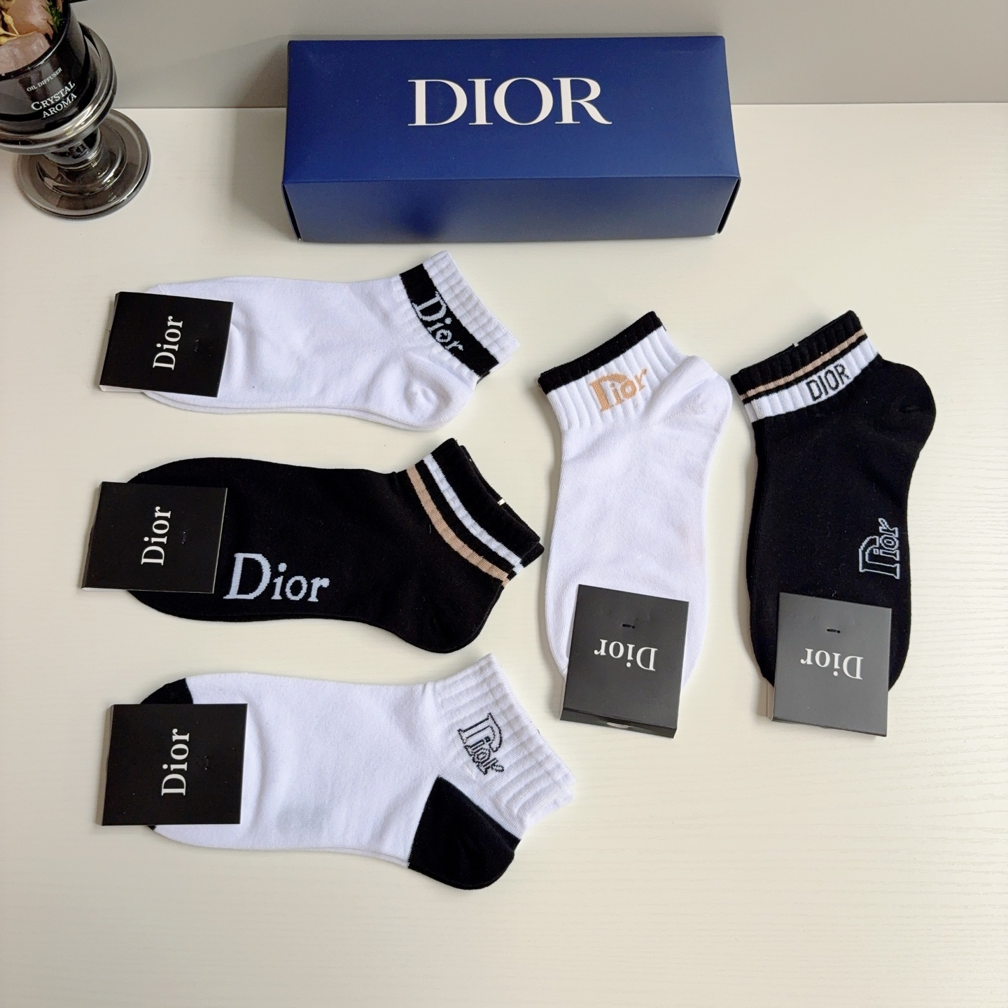 配包装（一盒5双）Dior 迪奥 新款字母罗口男款短筒袜子！经典字母专柜同步袜子，💛大牌出街，潮人必备🔥