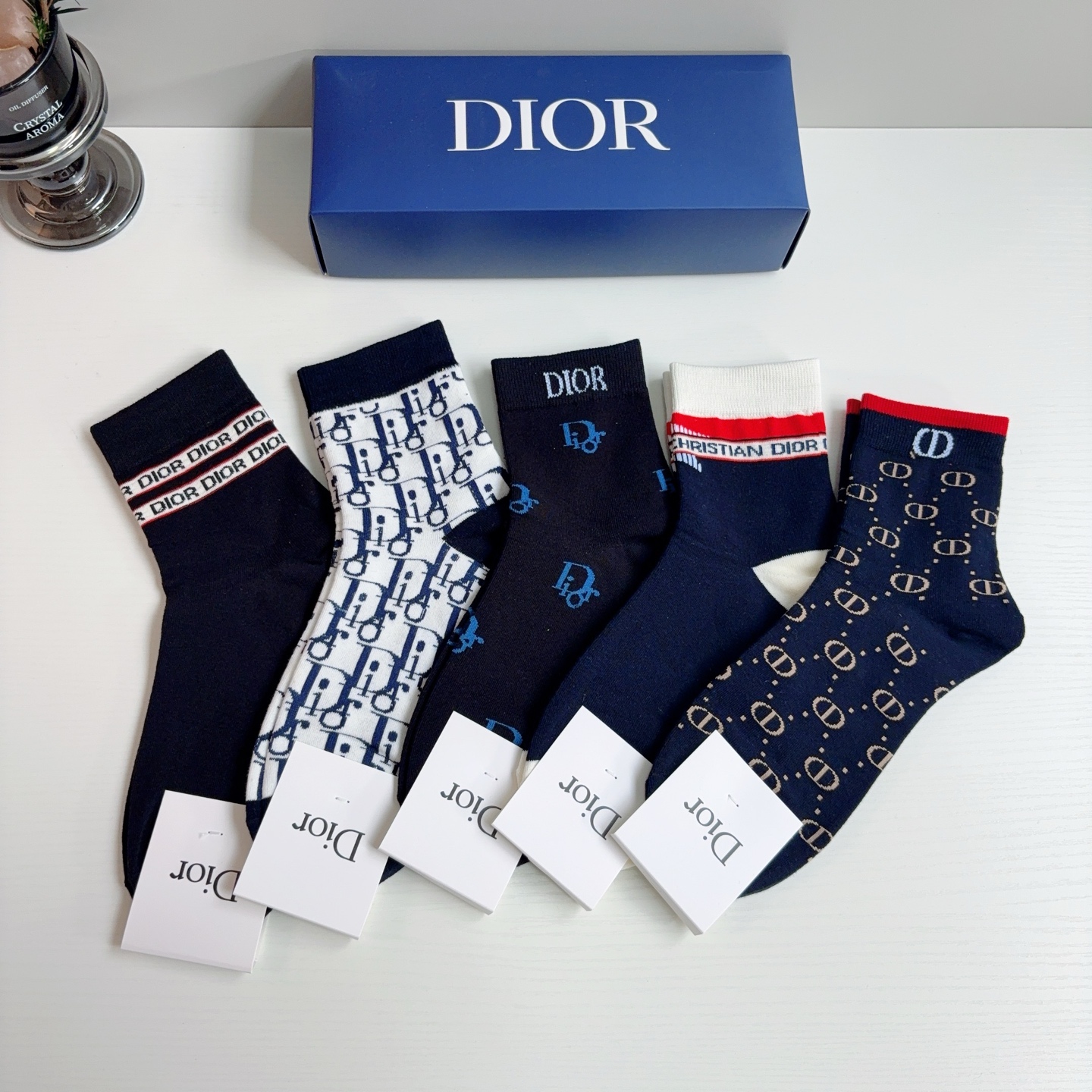 配包装（一盒5双）Dior 迪奥 新款字母男款中筒袜子！爆款专柜同步袜子，💛大牌出街，潮人必备🔥超好搭
