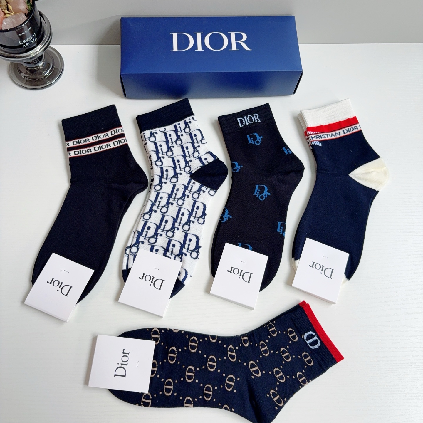 配包装（一盒5双）Dior 迪奥 新款字母男款中筒袜子！爆款专柜同步袜子，💛大牌出街，潮人必备🔥超好搭