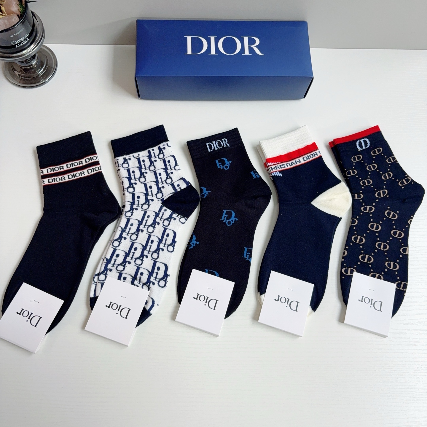 配包装（一盒5双）Dior 迪奥 新款字母男款中筒袜子！爆款专柜同步袜子，💛大牌出街，潮人必备🔥超好搭