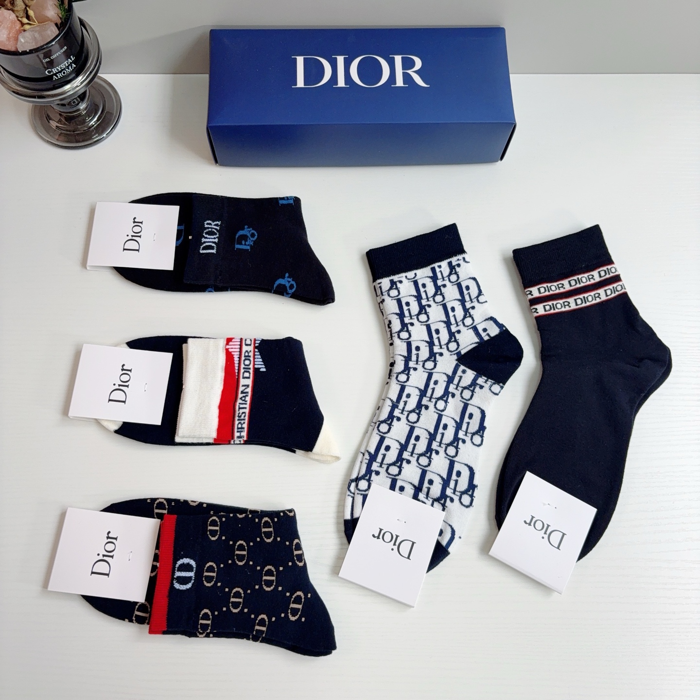 配包装（一盒5双）Dior 迪奥 新款字母男款中筒袜子！爆款专柜同步袜子，💛大牌出街，潮人必备🔥超好搭