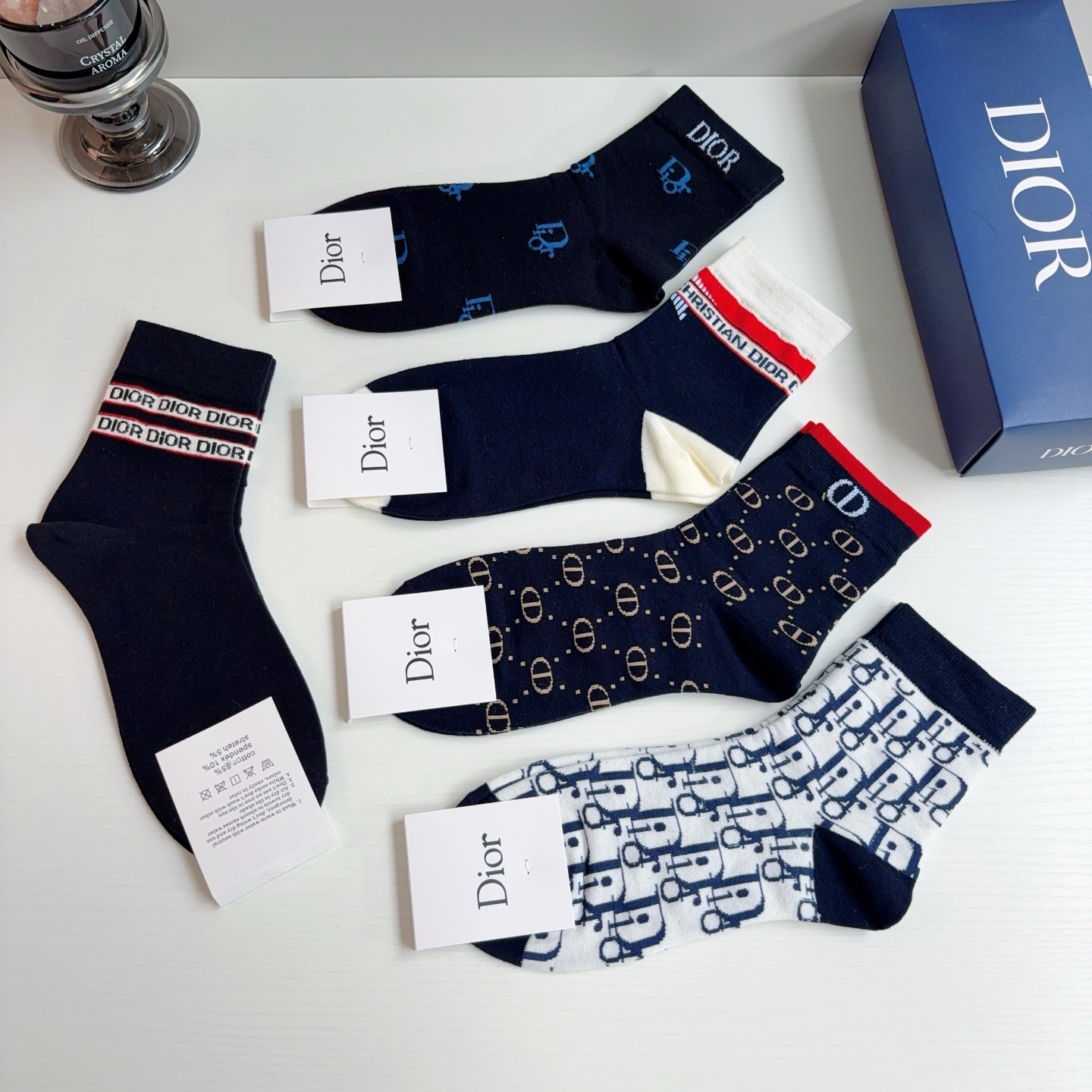 配包装（一盒5双）Dior 迪奥 新款字母男款中筒袜子！爆款专柜同步袜子，💛大牌出街，潮人必备🔥超好搭