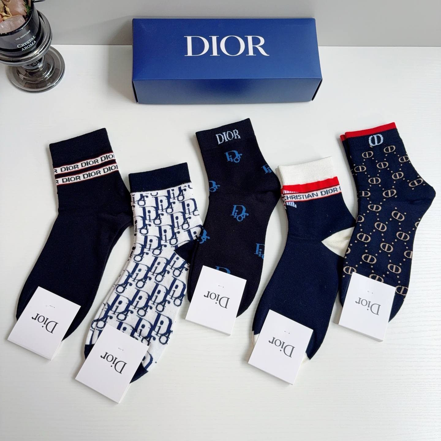 配包装（一盒5双）Dior 迪奥 新款字母男款中筒袜子！爆款专柜同步袜子，💛大牌出街，潮人必备🔥超好搭