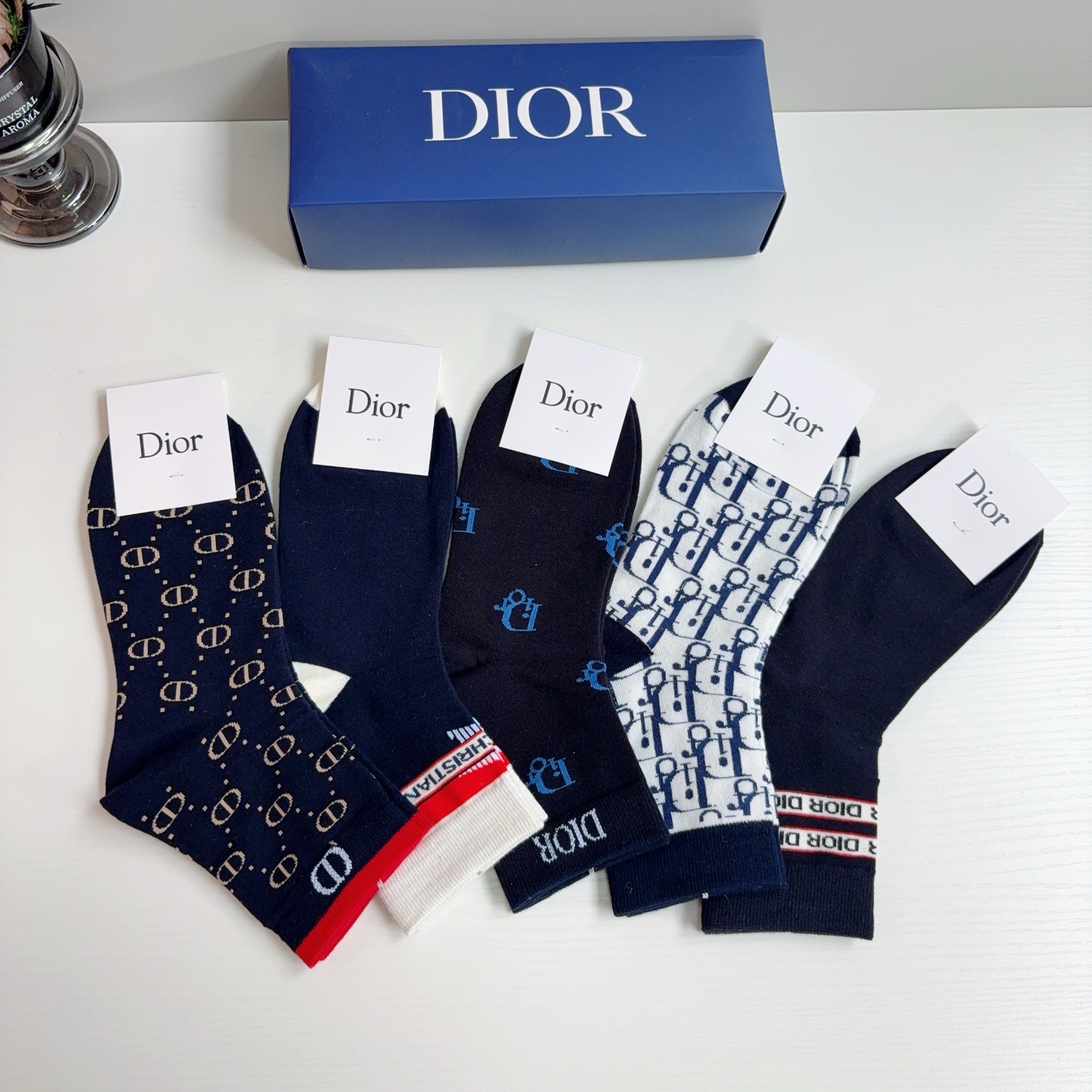 配包装（一盒5双）Dior 迪奥 新款字母男款中筒袜子！爆款专柜同步袜子，💛大牌出街，潮人必备🔥超好搭