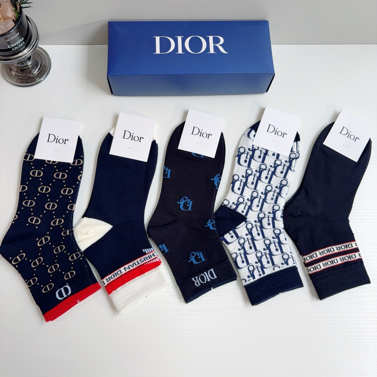配包装（一盒5双）Dior 迪奥 新款字母男款中筒袜子！爆款专柜同步袜子，💛大牌出街，潮人必备🔥超好搭