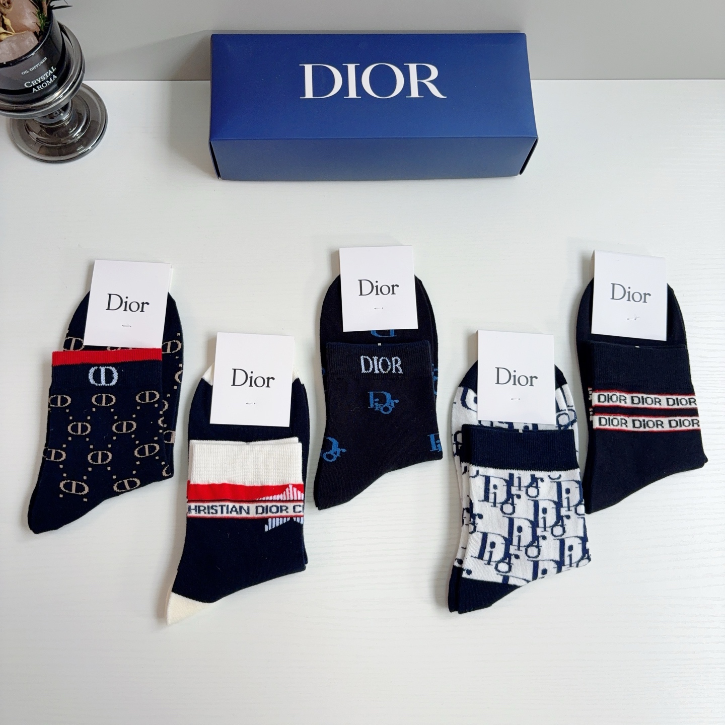 配包装（一盒5双）Dior 迪奥 新款字母男款中筒袜子！爆款专柜同步袜子，💛大牌出街，潮人必备🔥超好搭