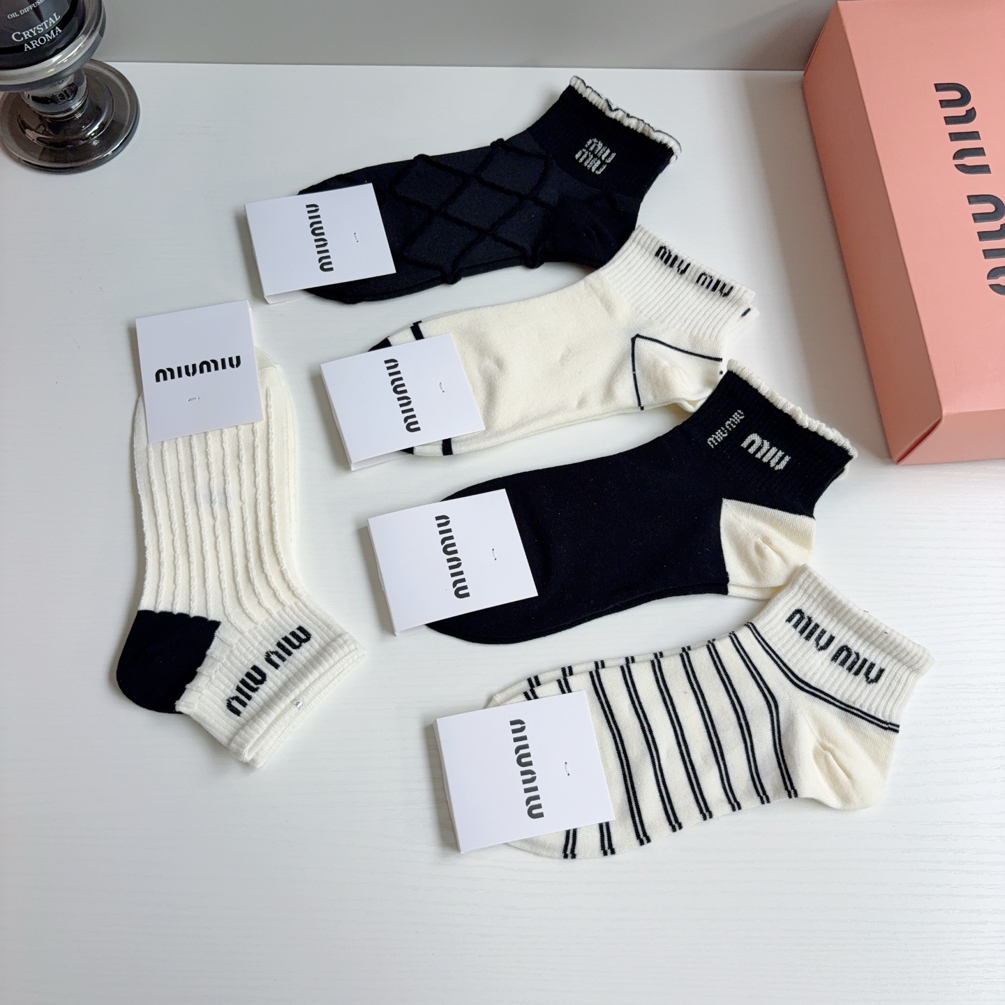 配包装【一盒5双】miumiu · 缪缪 爆款网红短筒袜子❗️ins明星网红推荐❗️纯棉材质，轻薄柔软透