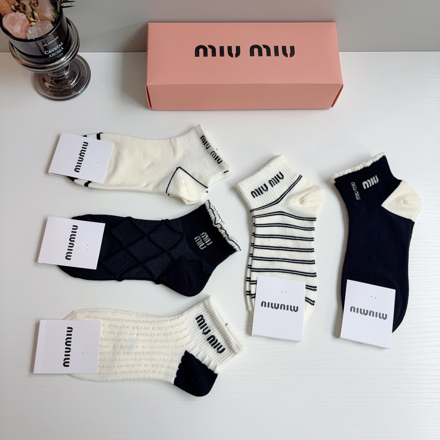 配包装【一盒5双】miumiu · 缪缪 爆款网红短筒袜子❗️ins明星网红推荐❗️纯棉材质，轻薄柔软透