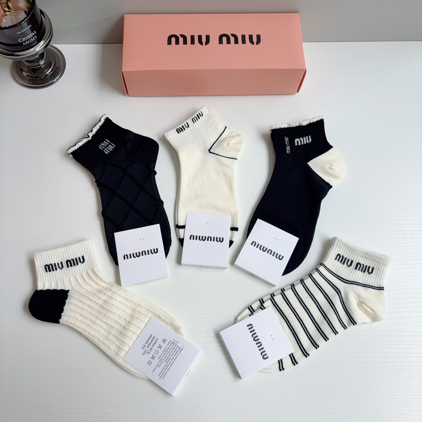 配包装【一盒5双】miumiu · 缪缪 爆款网红短筒袜子❗️ins明星网红推荐❗️纯棉材质，轻薄柔软透