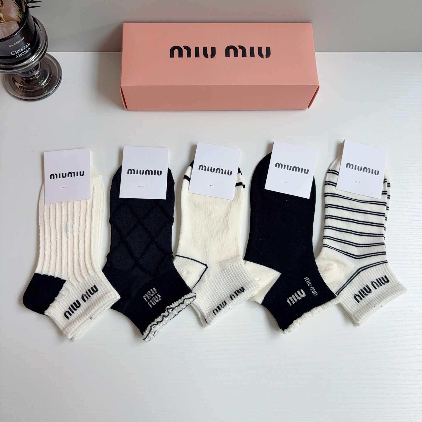 配包装【一盒5双】miumiu · 缪缪 爆款网红短筒袜子❗️ins明星网红推荐❗️纯棉材质，轻薄柔软透