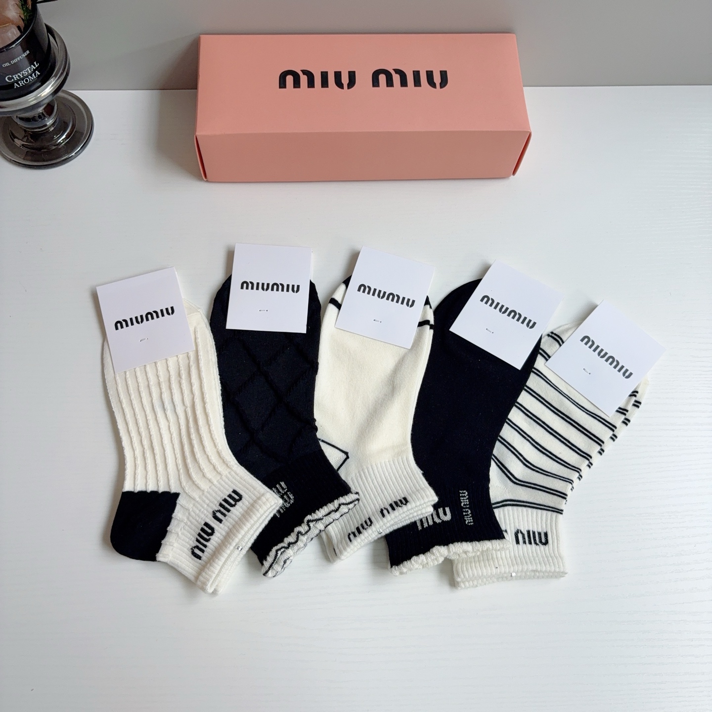 配包装【一盒5双】miumiu · 缪缪 爆款网红短筒袜子❗️ins明星网红推荐❗️纯棉材质，轻薄柔软透